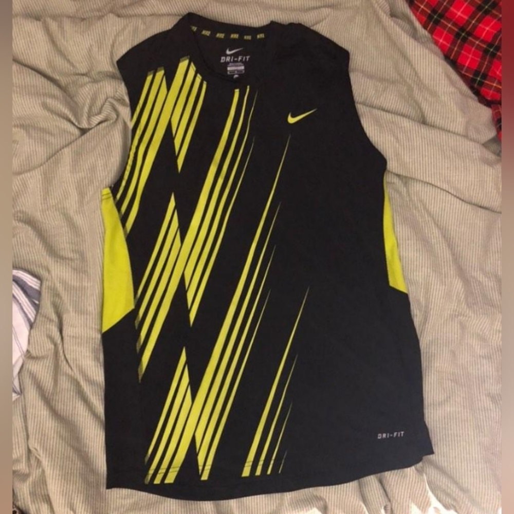Nike Men's L muscle shirt